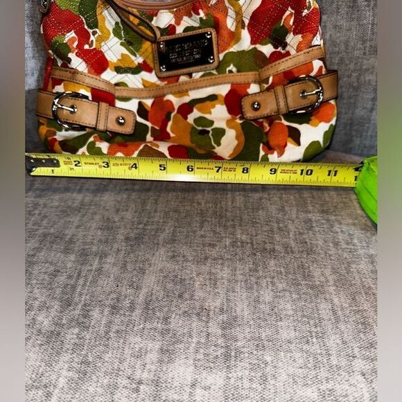 Relic Brand Collection Floral Canvas Shoulder Bag - Picture 2 of 9